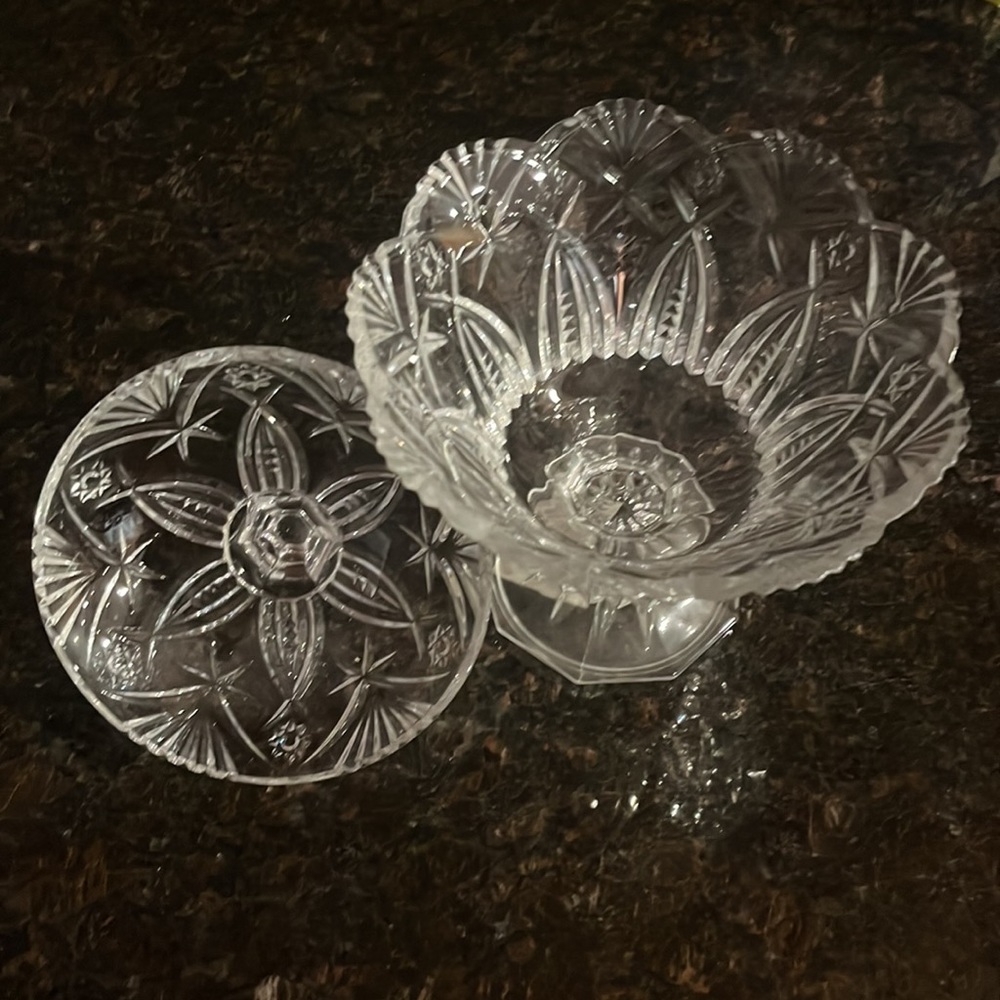 🚪NWT Glass candy bowl /decorative bowl with lid - Picture 2 of 3
